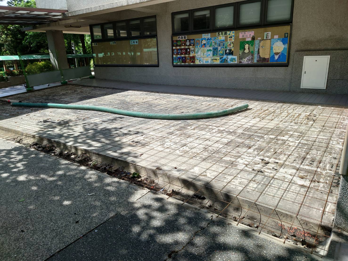 小學部遊戲場基礎工程灌漿作業