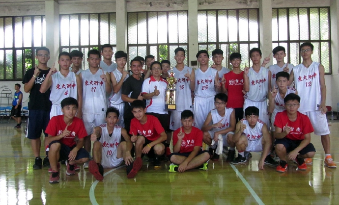賀》高中部籃球隊榮獲105年龍井盃籃球賽冠軍